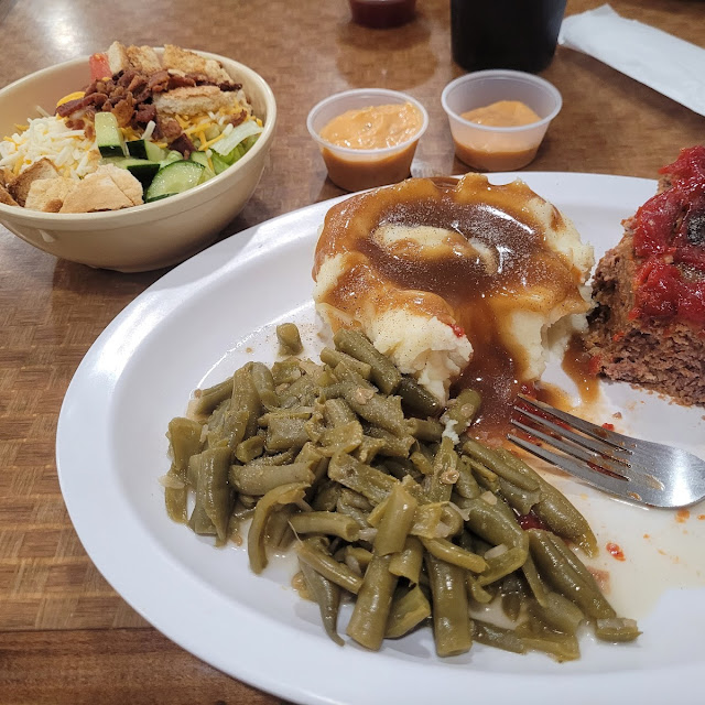 Roast Beef & Gravy Manhattan with Drink