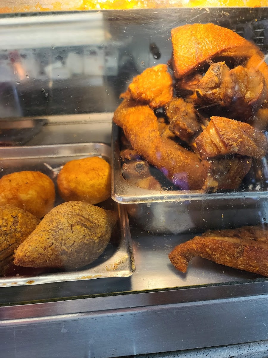 Latin Deli - Photo 3
