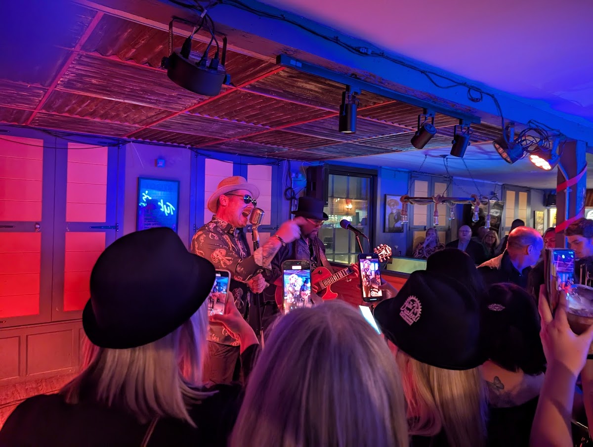 Tyber's Bar - Photo 2