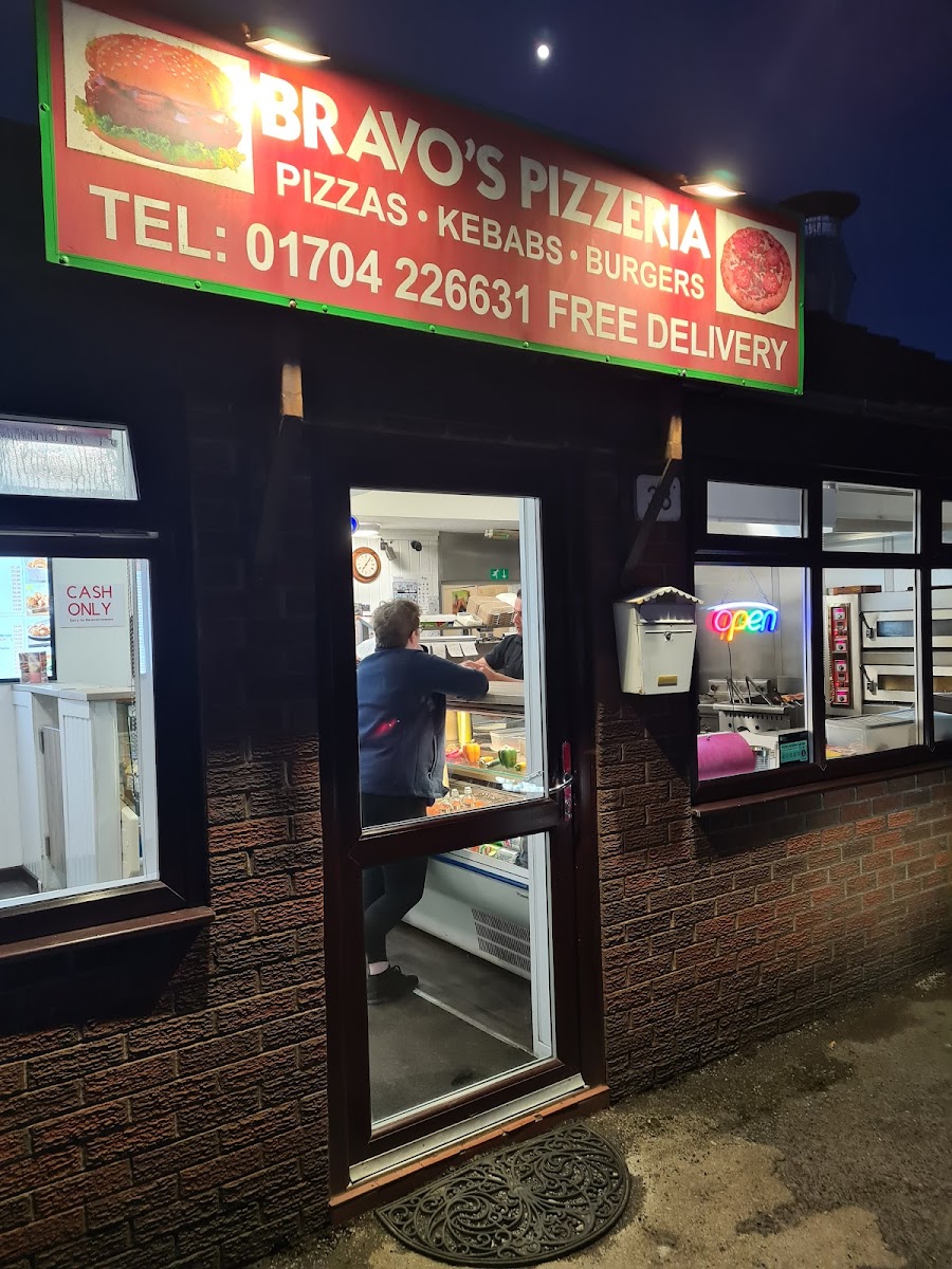 Bravo's Pizzeria - Photo 5