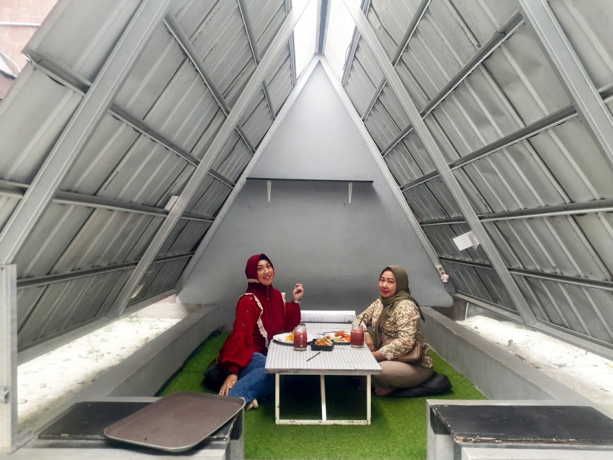 Dahari Resto Cafe - Photo 4