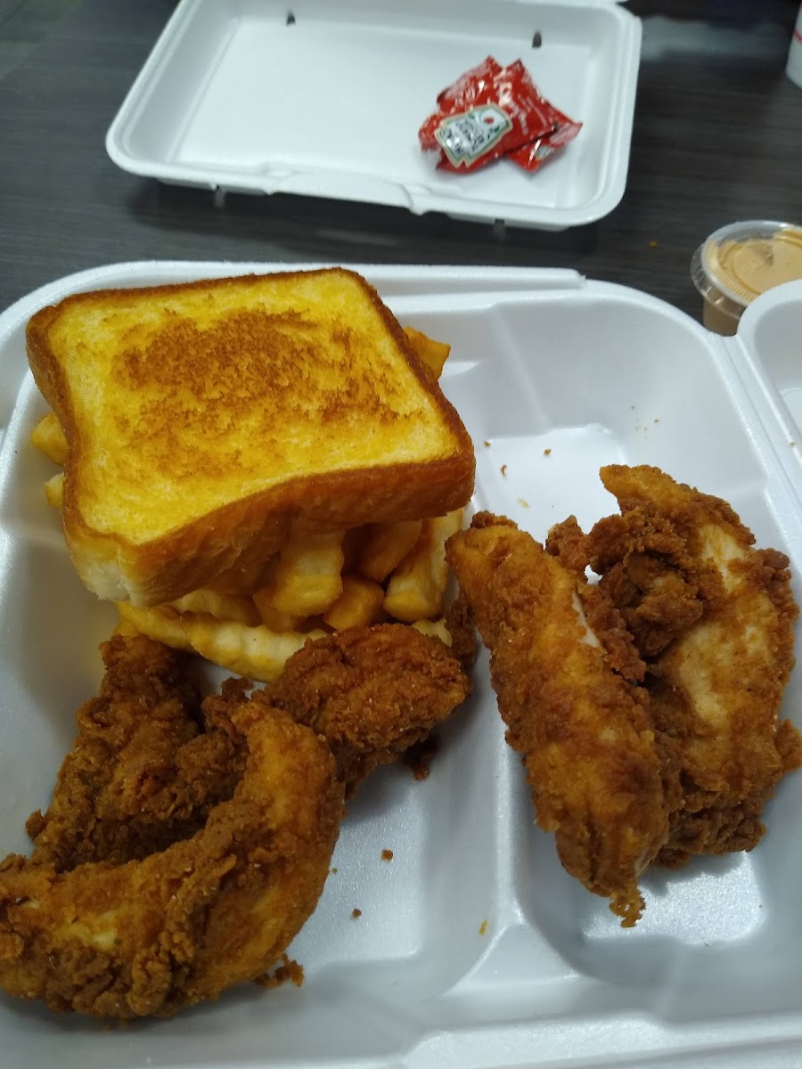 Guthrie’s Chicken Collierville - Photo 5