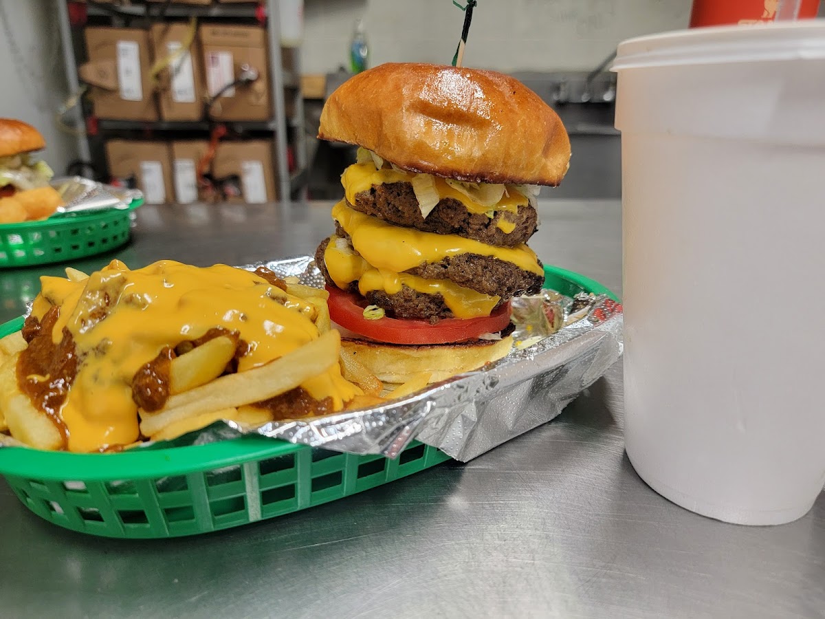 Mintos Bar and Grill - Photo 2