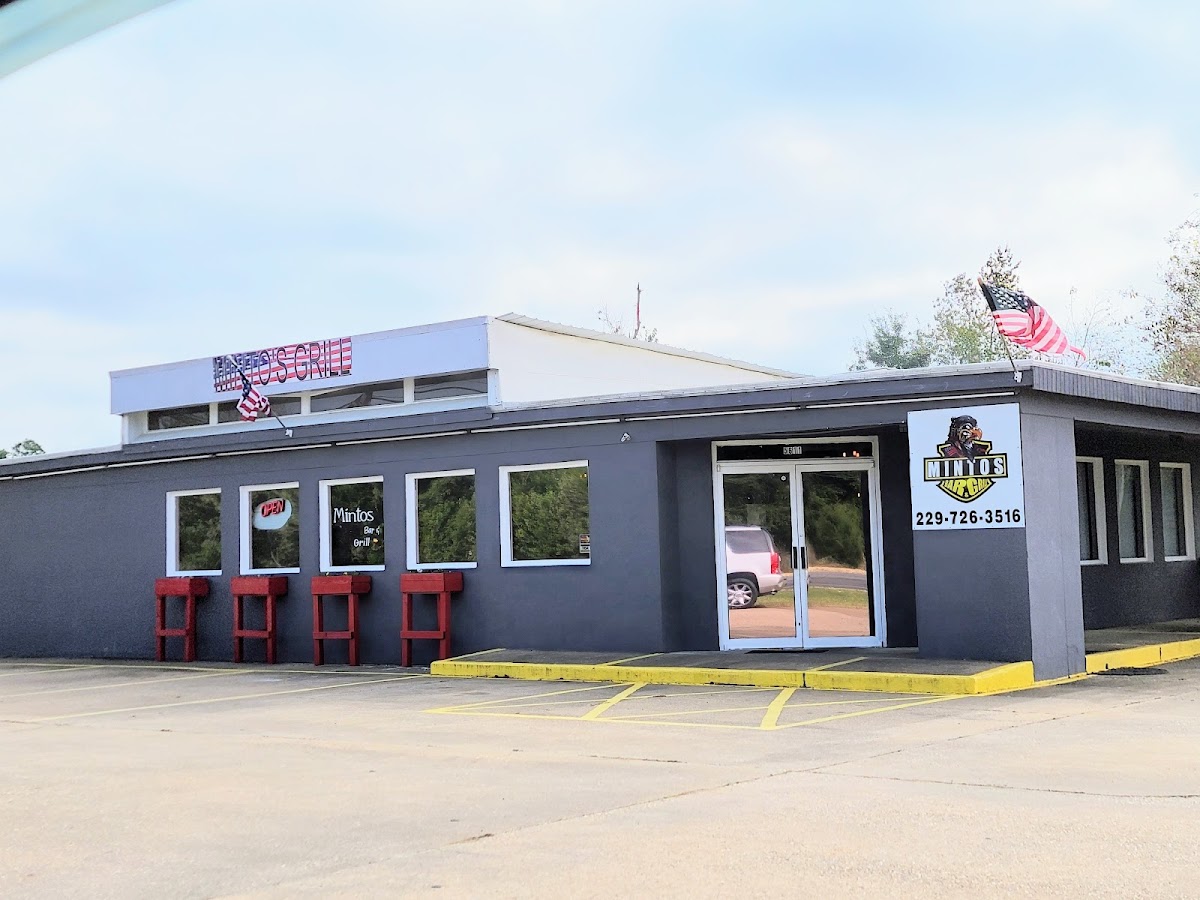 Mintos Bar and Grill - Photo 3