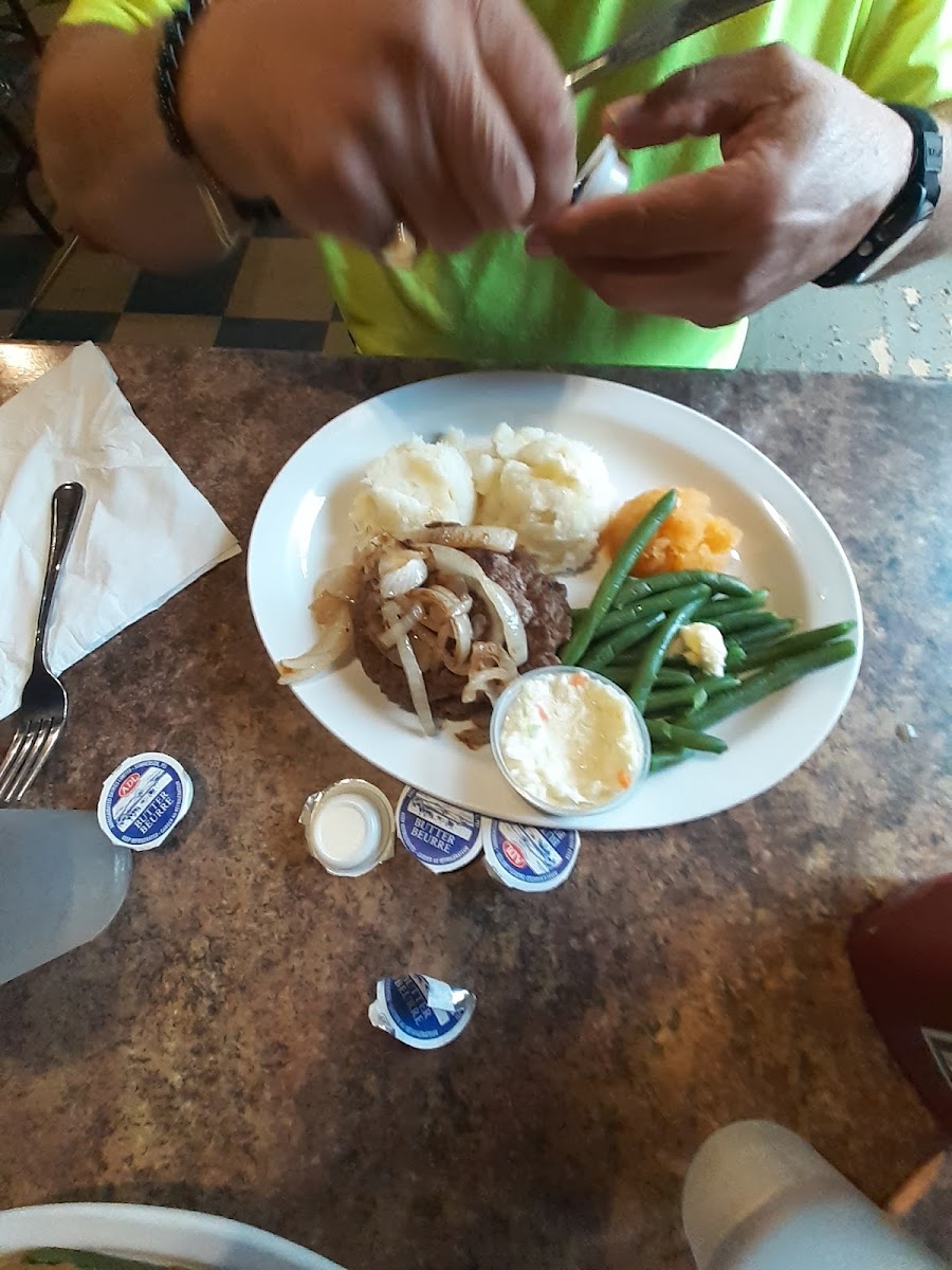 Blue Goose Restaurant - Photo 6