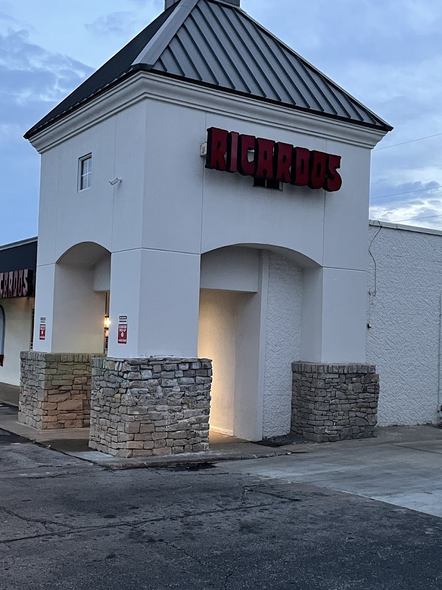RICARDOS MEXICAN RESTAURANT - Photo 2