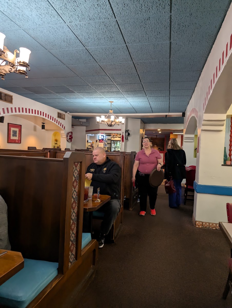 RICARDOS MEXICAN RESTAURANT - Photo 3