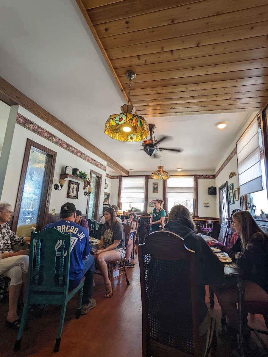 The Old Bank Cafe - Photo 6