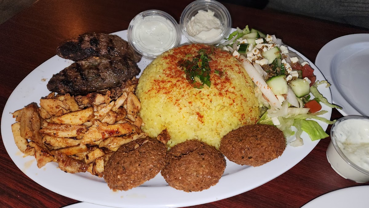 Mo'z/Mediterranean Grill - Photo 2