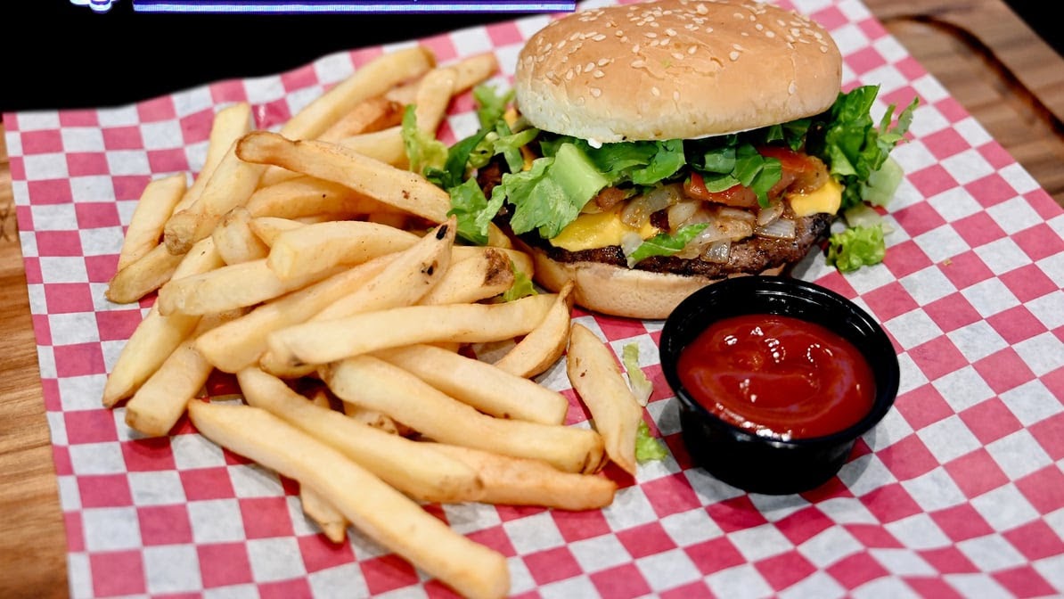 Mo'z/Mediterranean Grill - Photo 5