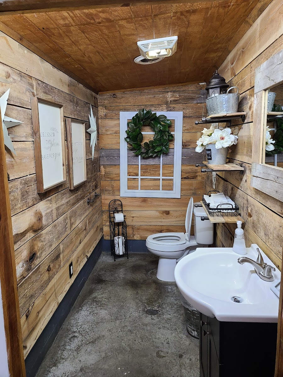 The Woodshed Restaurant - Photo 7