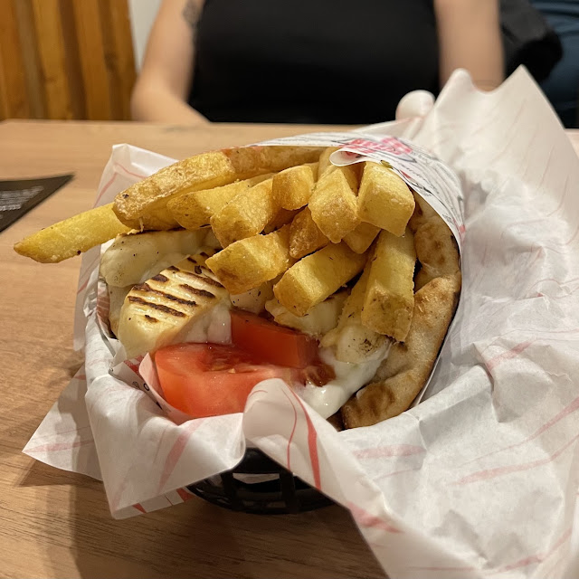 Pita with Grilled Halloumi
