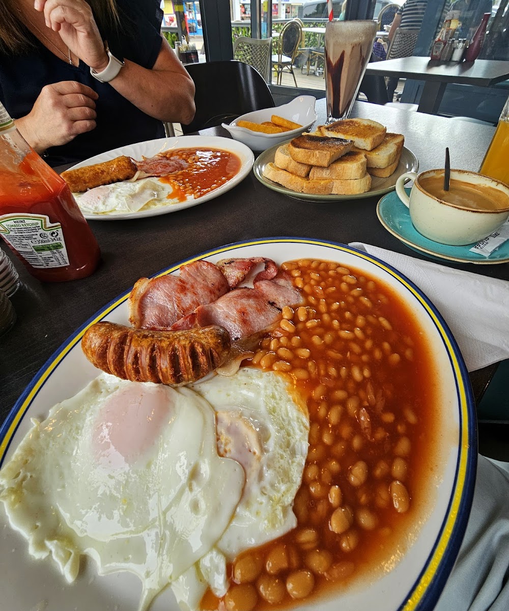 HR's Café House - Photo 2