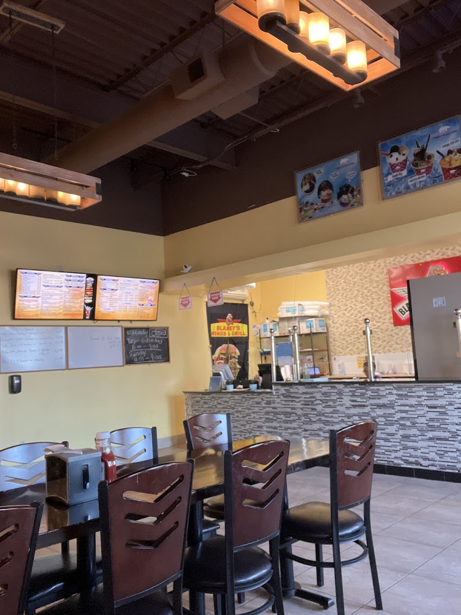 Blaney's Wings & Grill - Photo 7