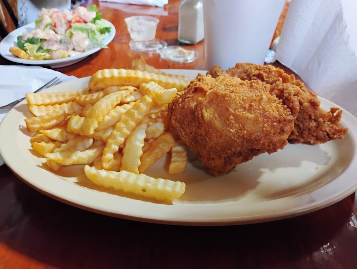 Cypress Inn Restaurant - Photo 4