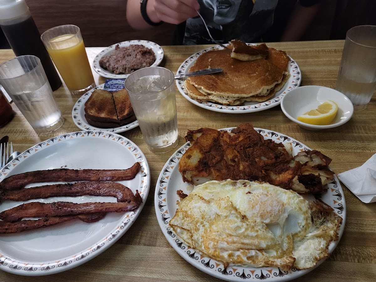 Billy's Restaurant - Photo 1