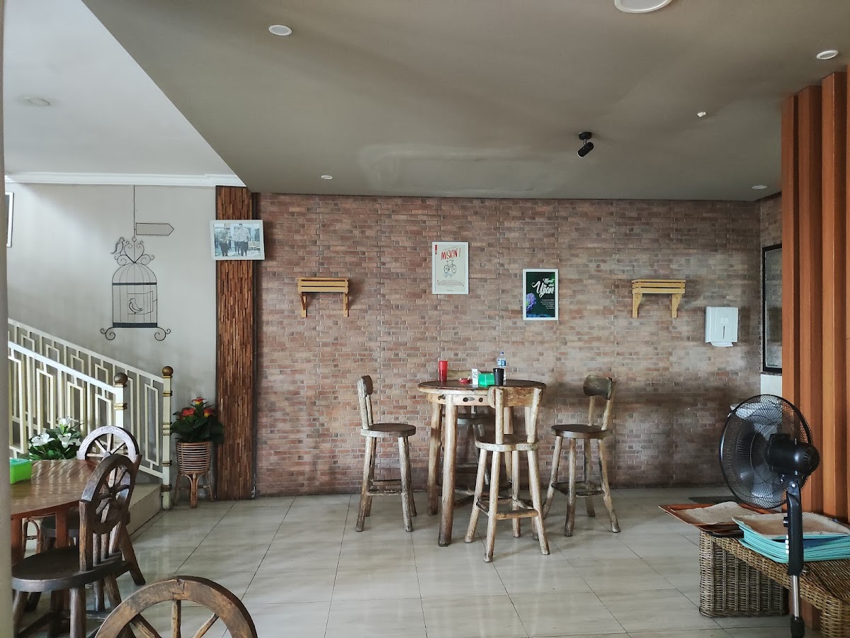 QQ CAFE AND RESTO