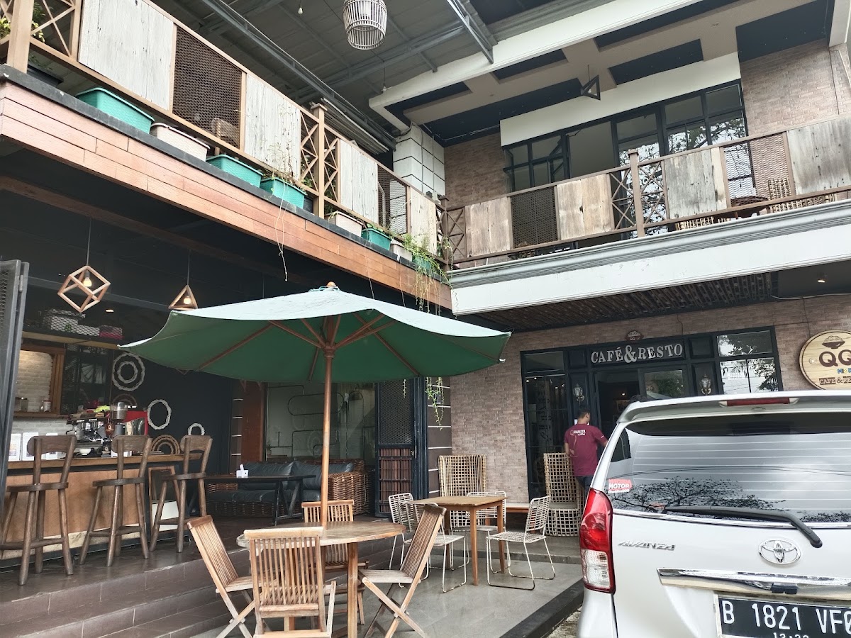 QQ CAFE AND RESTO - Photo 9