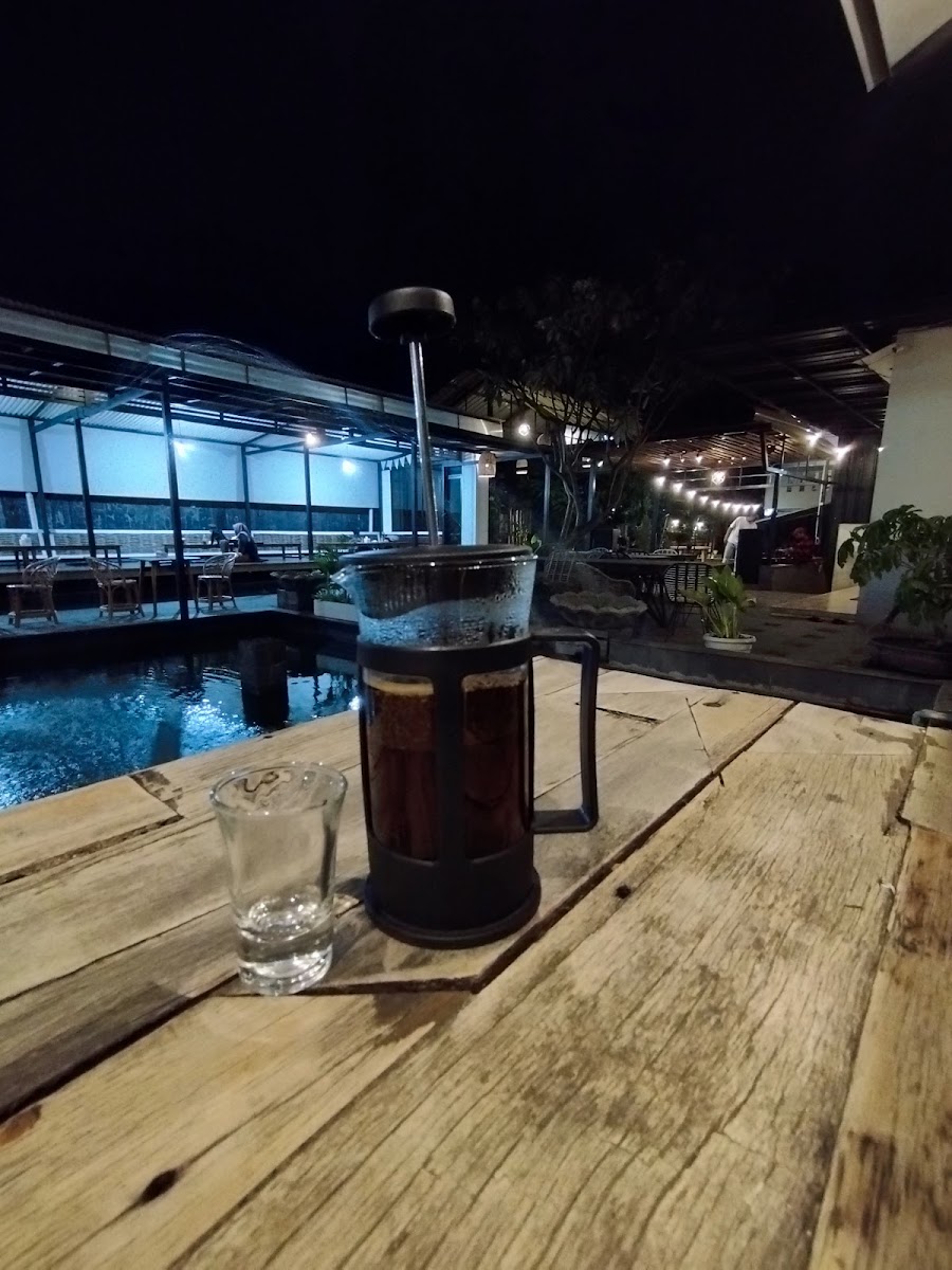 QQ CAFE AND RESTO - Photo 3
