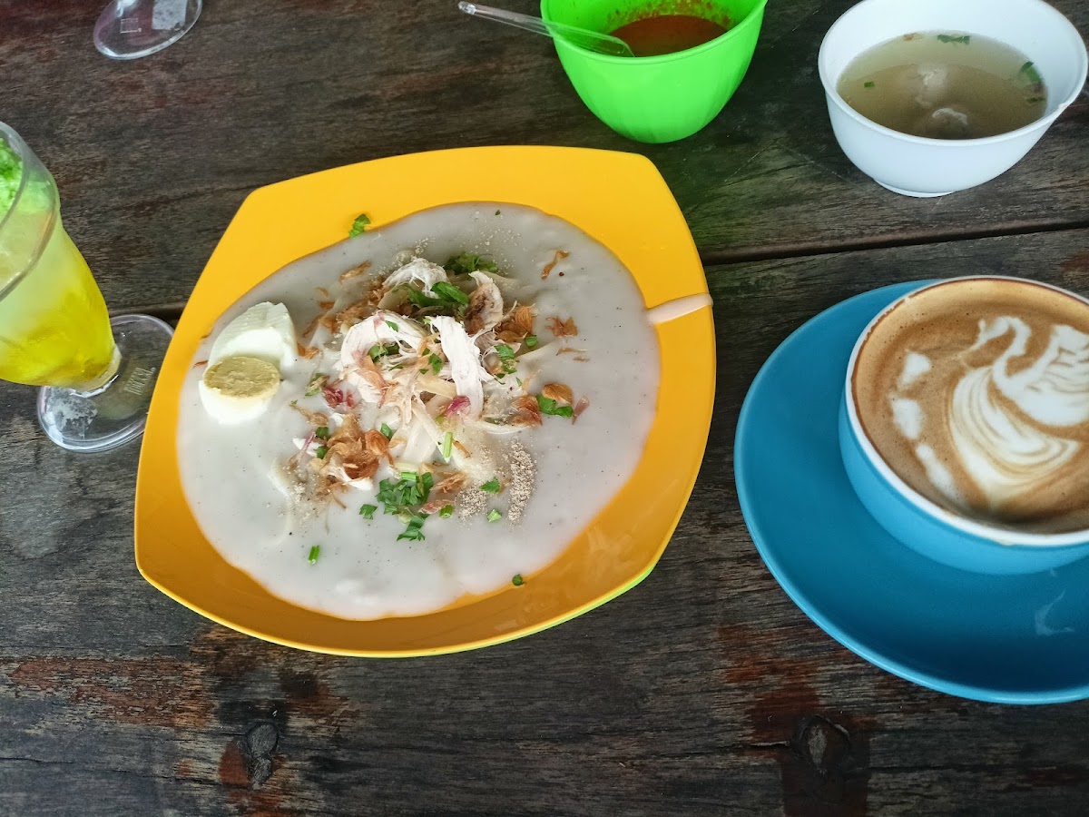 QQ CAFE AND RESTO - Photo 4