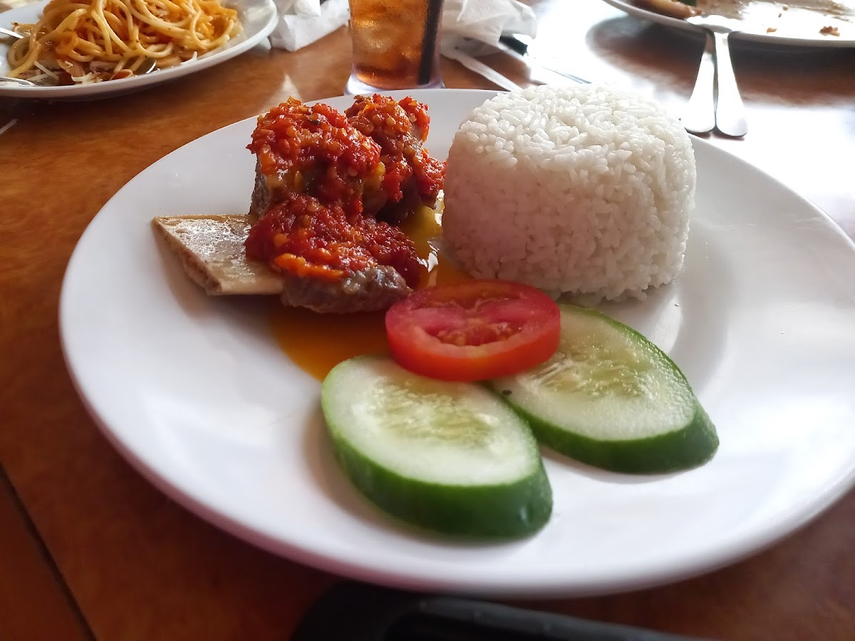 QQ CAFE AND RESTO - Photo 7
