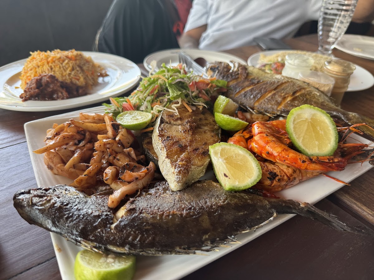 Lukmaan Restaurant - Photo 6