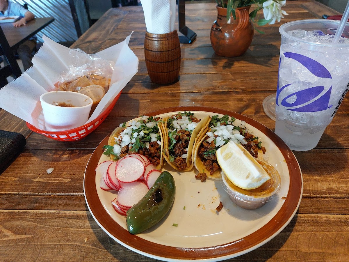 Taqueria Gonzalez - Photo 2