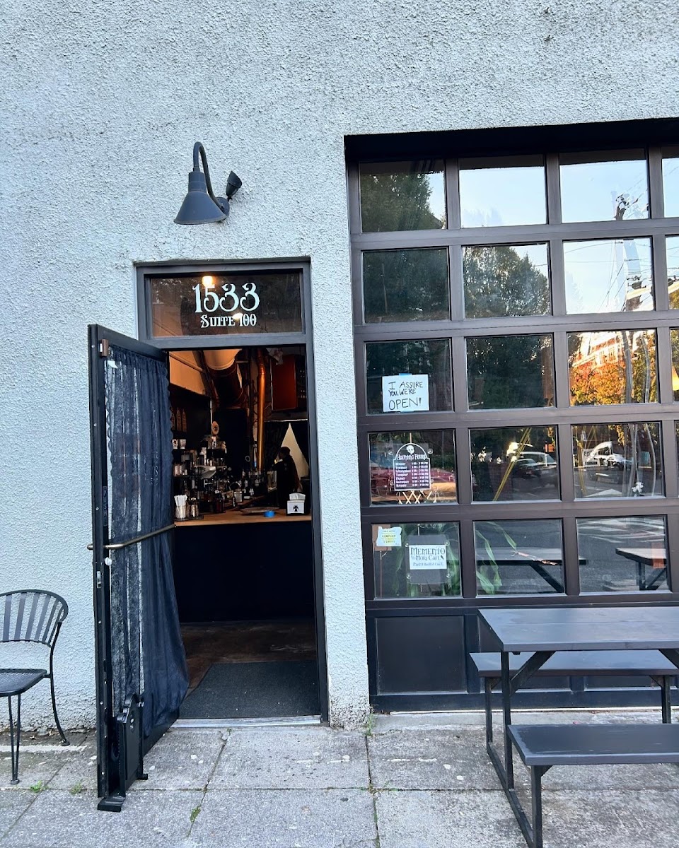 Memento Mori Cafe - Photo 4