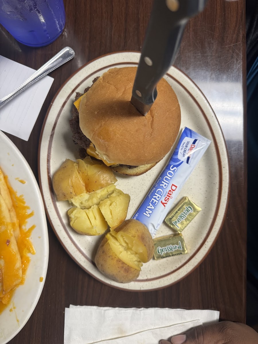 Miss Mary's - Photo 4