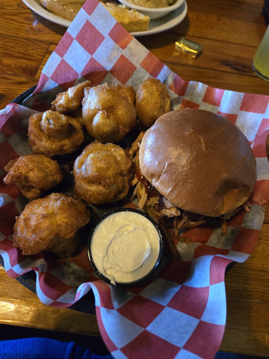 Brewsters Smokehouse - Photo 7