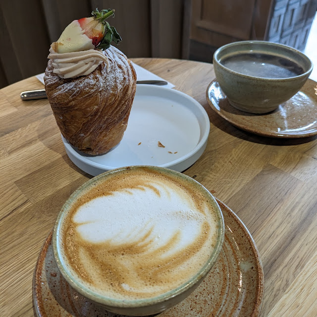 Latte & Cruffin