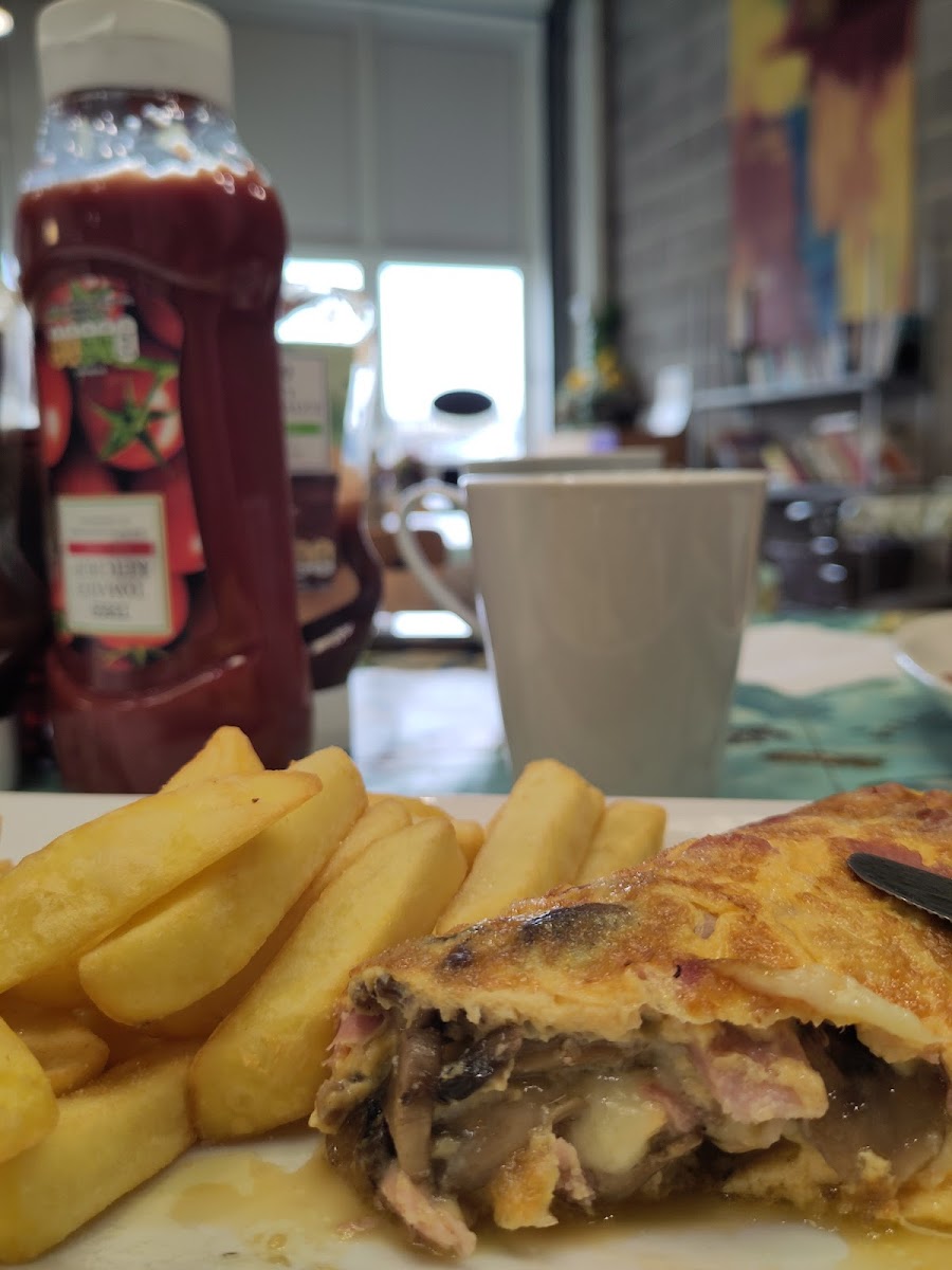 Skevys Cafe, Shaftesbury, Dorset - Photo 3