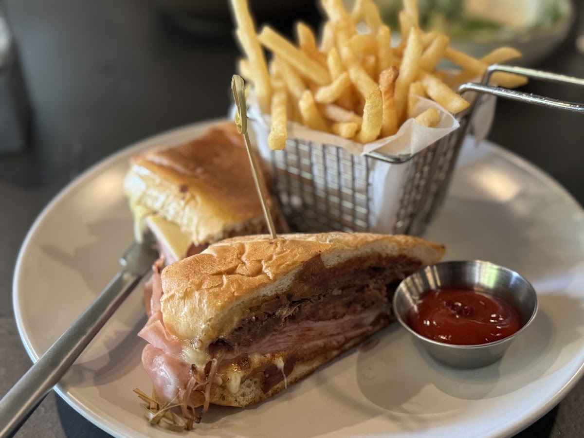 Live Oak Gastropub @ Burnsville - Photo 2