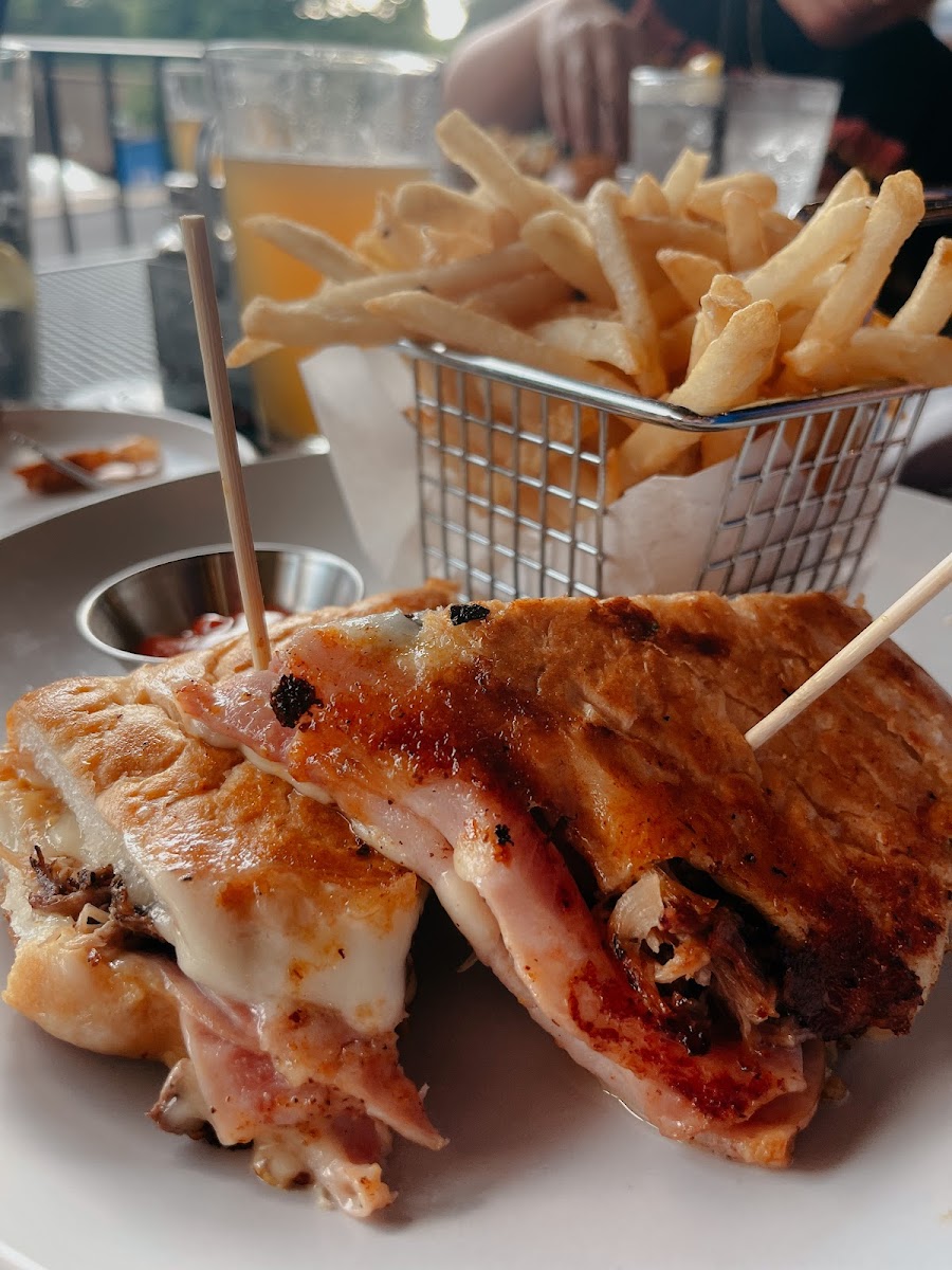 Live Oak Gastropub @ Burnsville - Photo 6