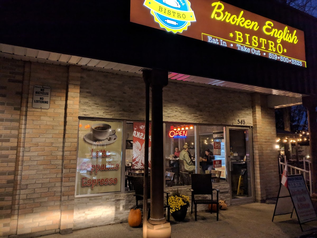 Broken English Bistro - Photo 9