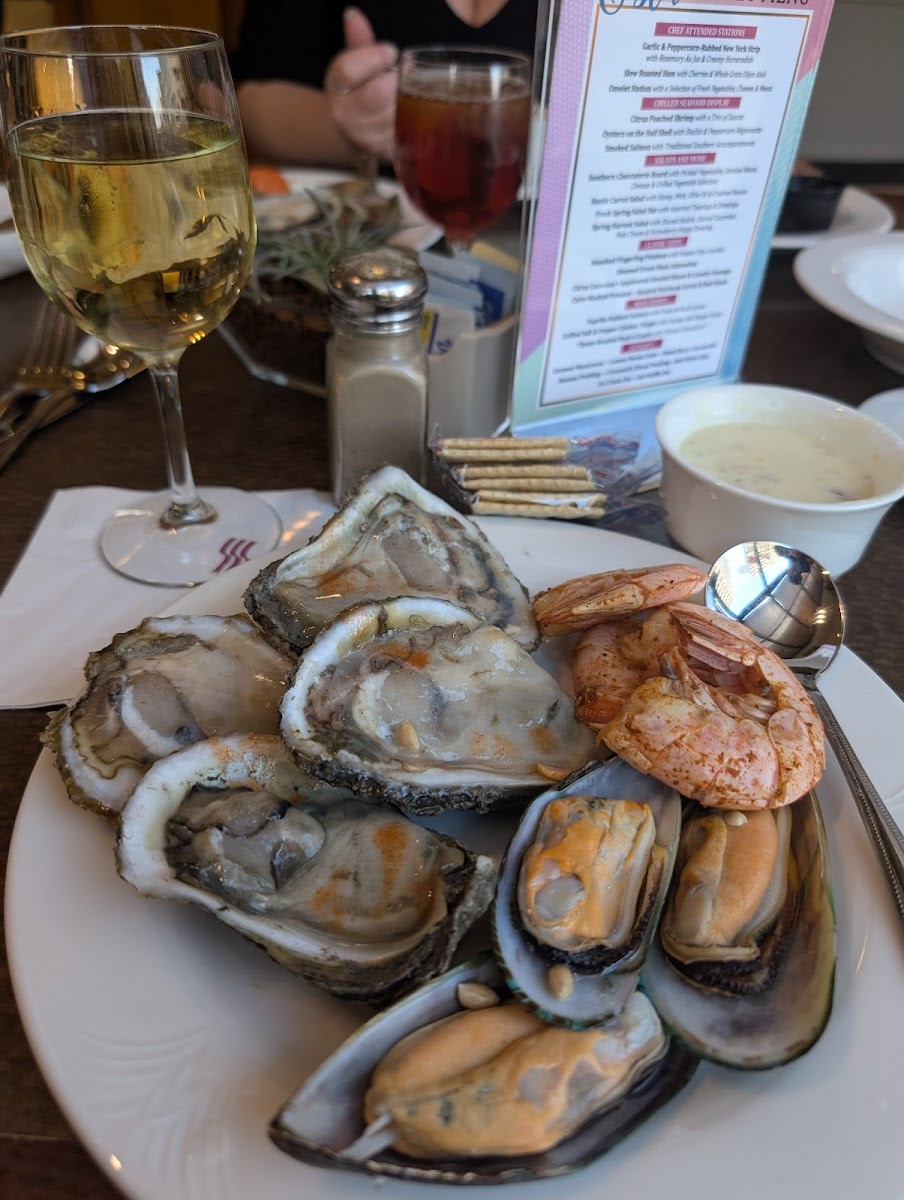 Mahogany's Restaurant - Photo 2