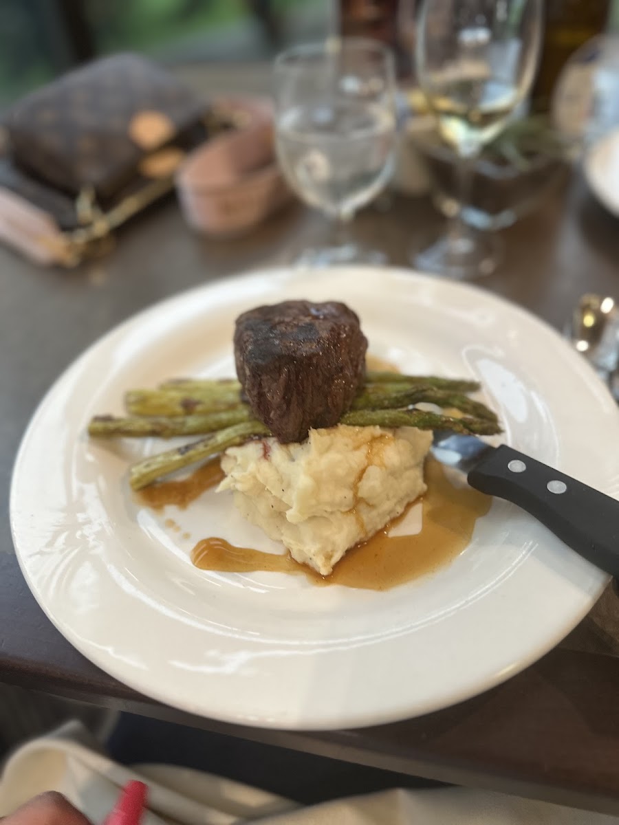 Mahogany's Restaurant - Photo 4