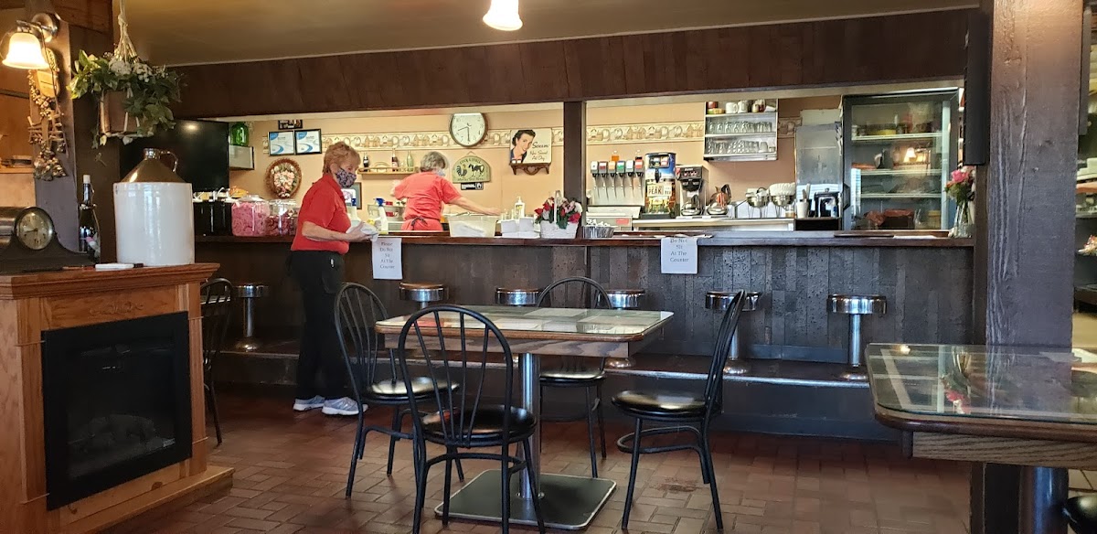 Ryder's Restaurant - Photo 9