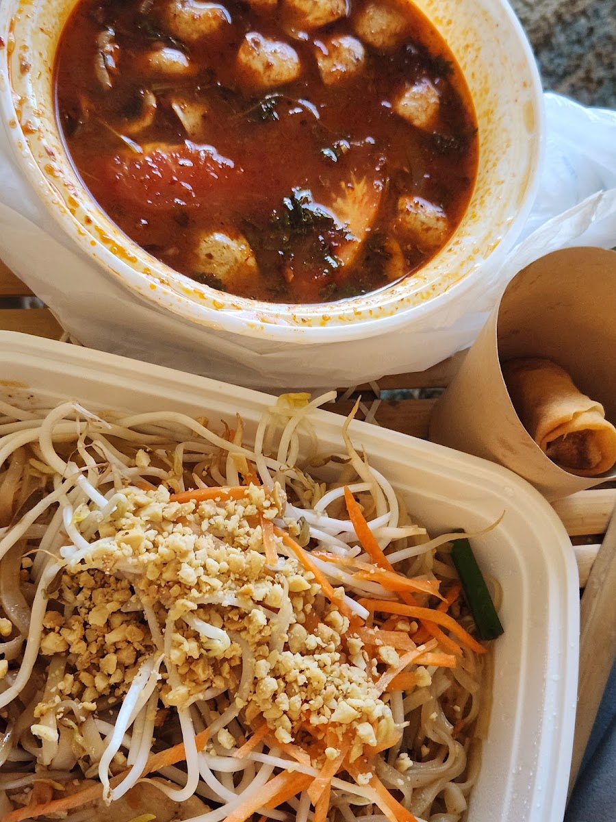 Happiness Thai Restaurant - Photo 6