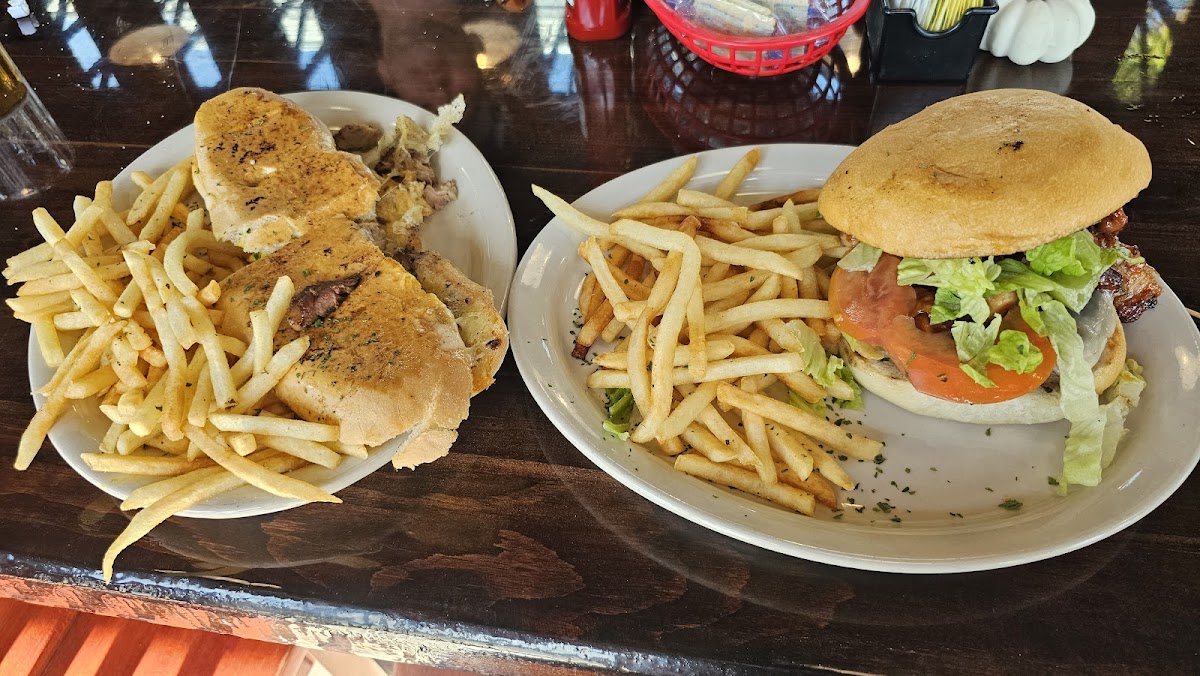 DiCarlo's Food & Spirits - Photo 7