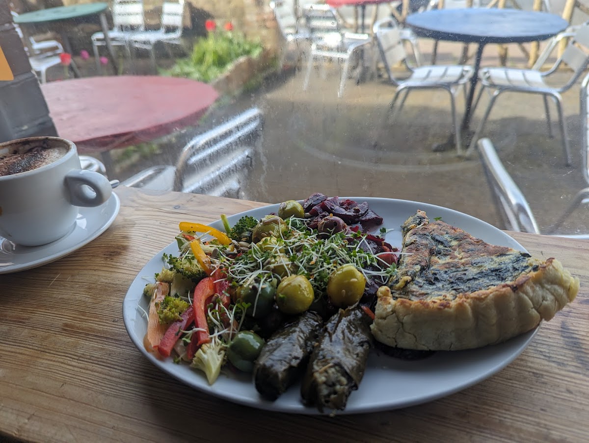 Tivoli Cafe - Photo 4