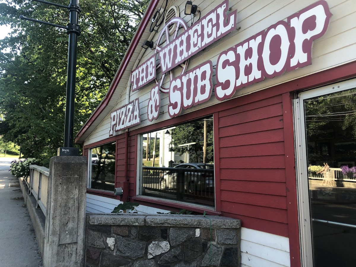 The Wheel Pizza & Sub Shop - Photo 8