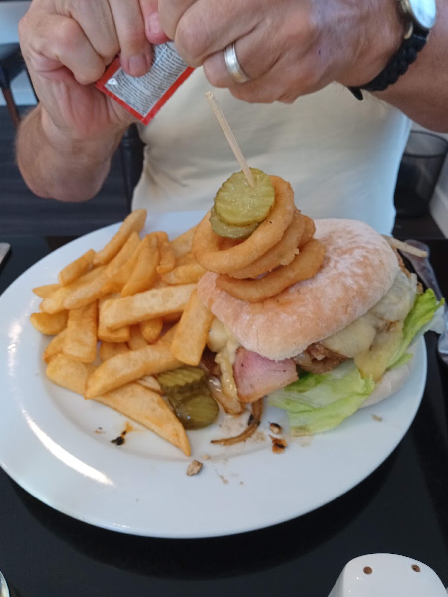 Dewey's Diner - Photo 3