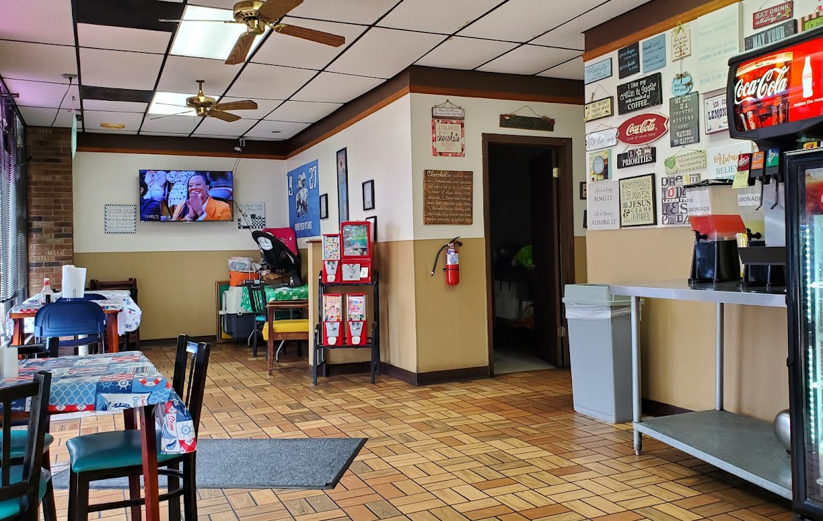 Fish's Wings Shack - Photo 2