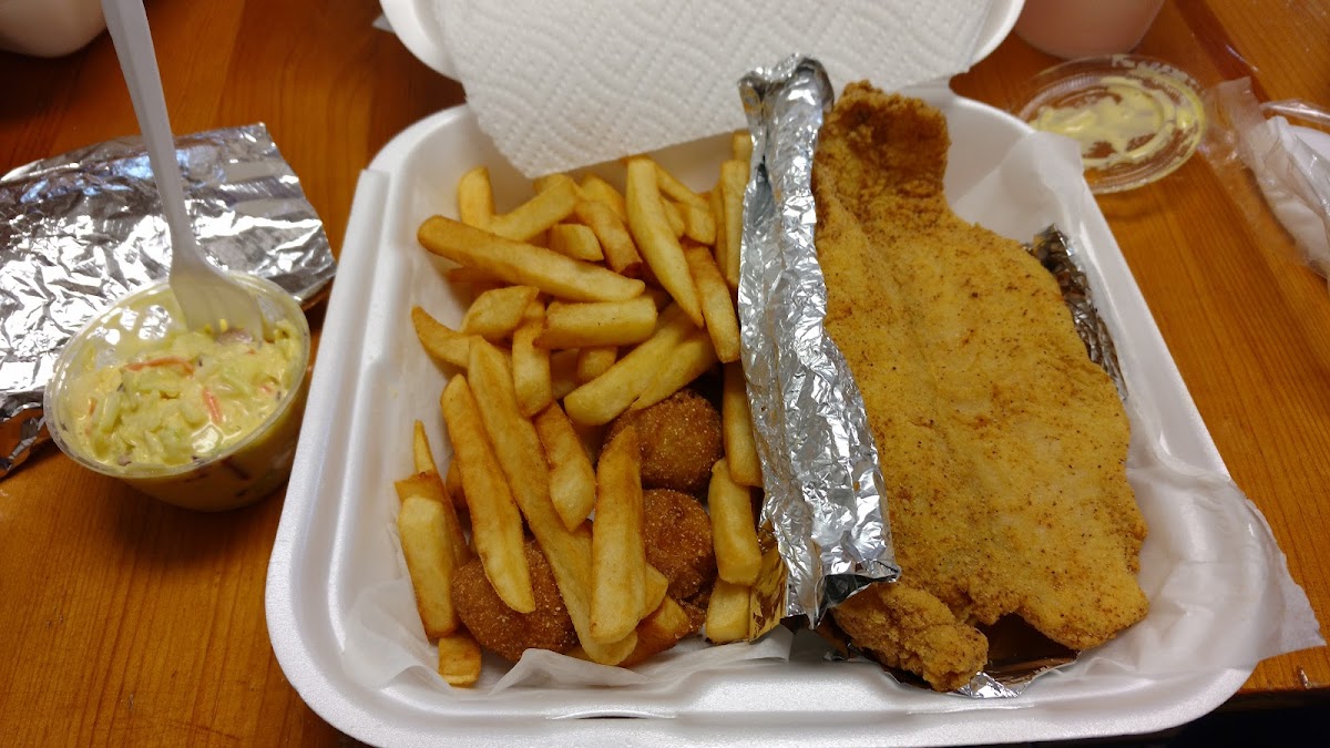 Fish's Wings Shack - Photo 7