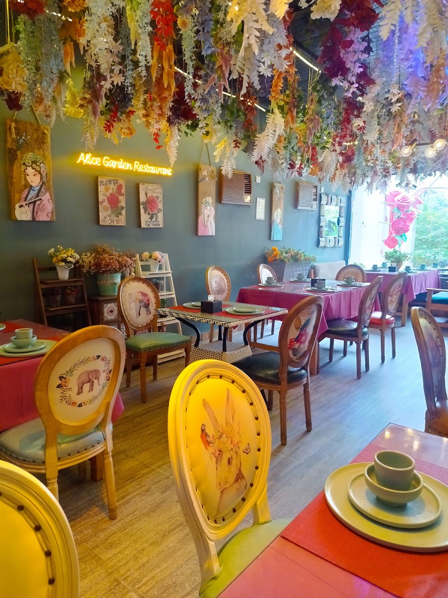 Alice Garden Restaurant - Photo 2