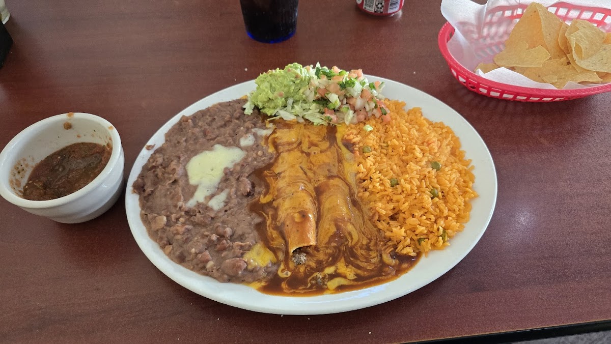 La Fuente Restaurant - Photo 8
