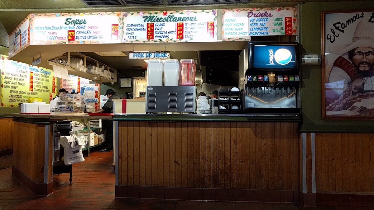 El Famous Burrito (Elmhurst) - Photo 7