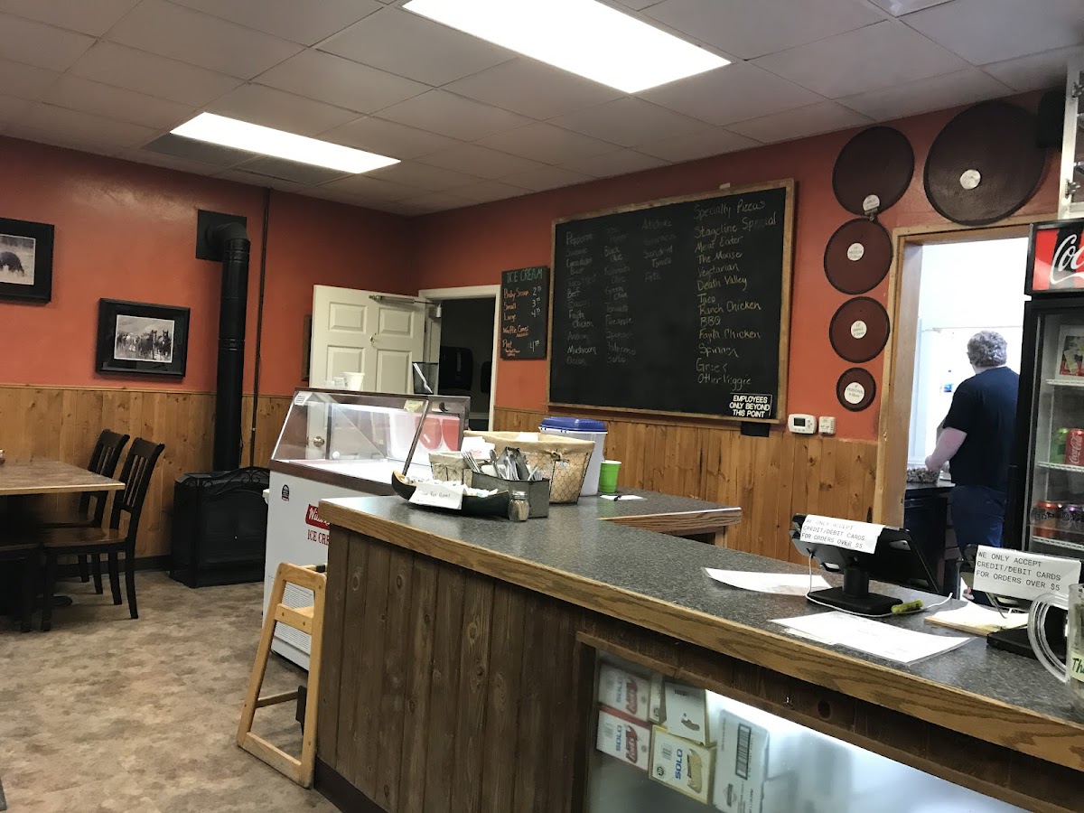Stageline Pizza - Photo 7