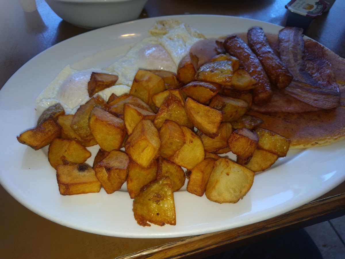 Island Family Restaurant - Photo 1